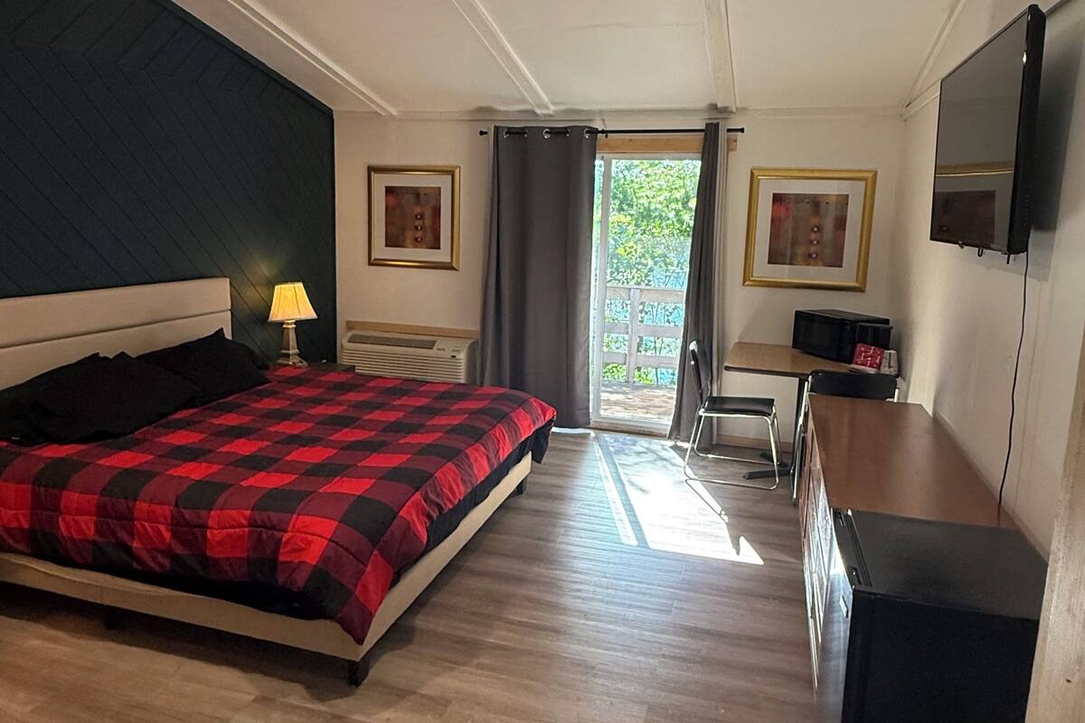Habitación individual básica, vista al lago | Escritorio, espacio para trabajar con laptop y wifi gratis 