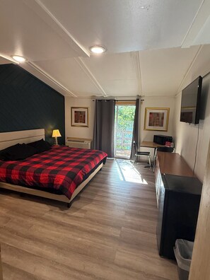 Basic Single Room, Lake View | Desk, laptop workspace - Clevelands clubhouse at Beaver Lodge (Mercer)