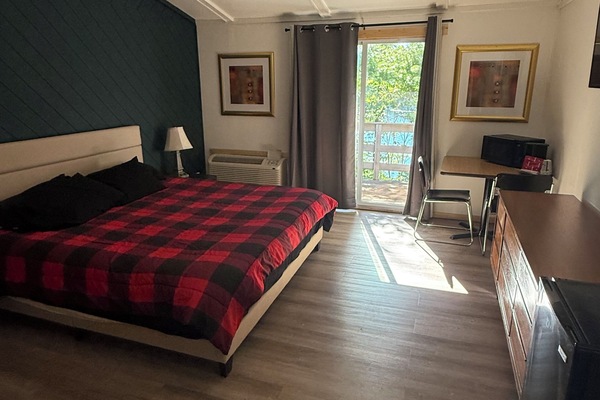 Basic Single Room, Lake View | Desk, laptop workspace, WiFi (free), bed sheets