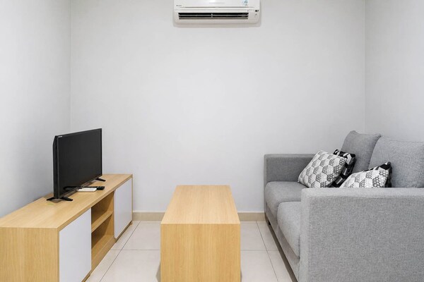 Minimalist Cozy 1br At Apartment Borneo Bay Residences - Balikpapan