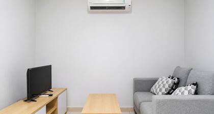 Minimalist Cozy 1Br At Apartment Borneo Bay Residences