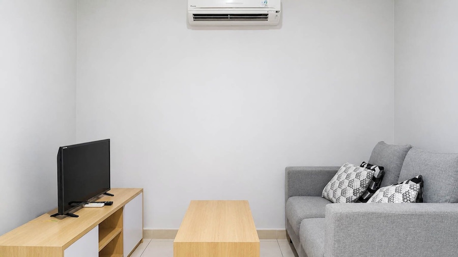Minimalist Cozy 1Br At Apartment Borneo Bay Residences