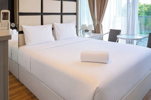 Stylish Comfort Studio At Apartment Tamansari Skylounge Balikpapan