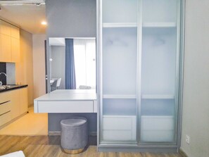 Room - Comfortable Studio Room At Apartment Tamansari Skylounge Balikpapan (Balikpapan)