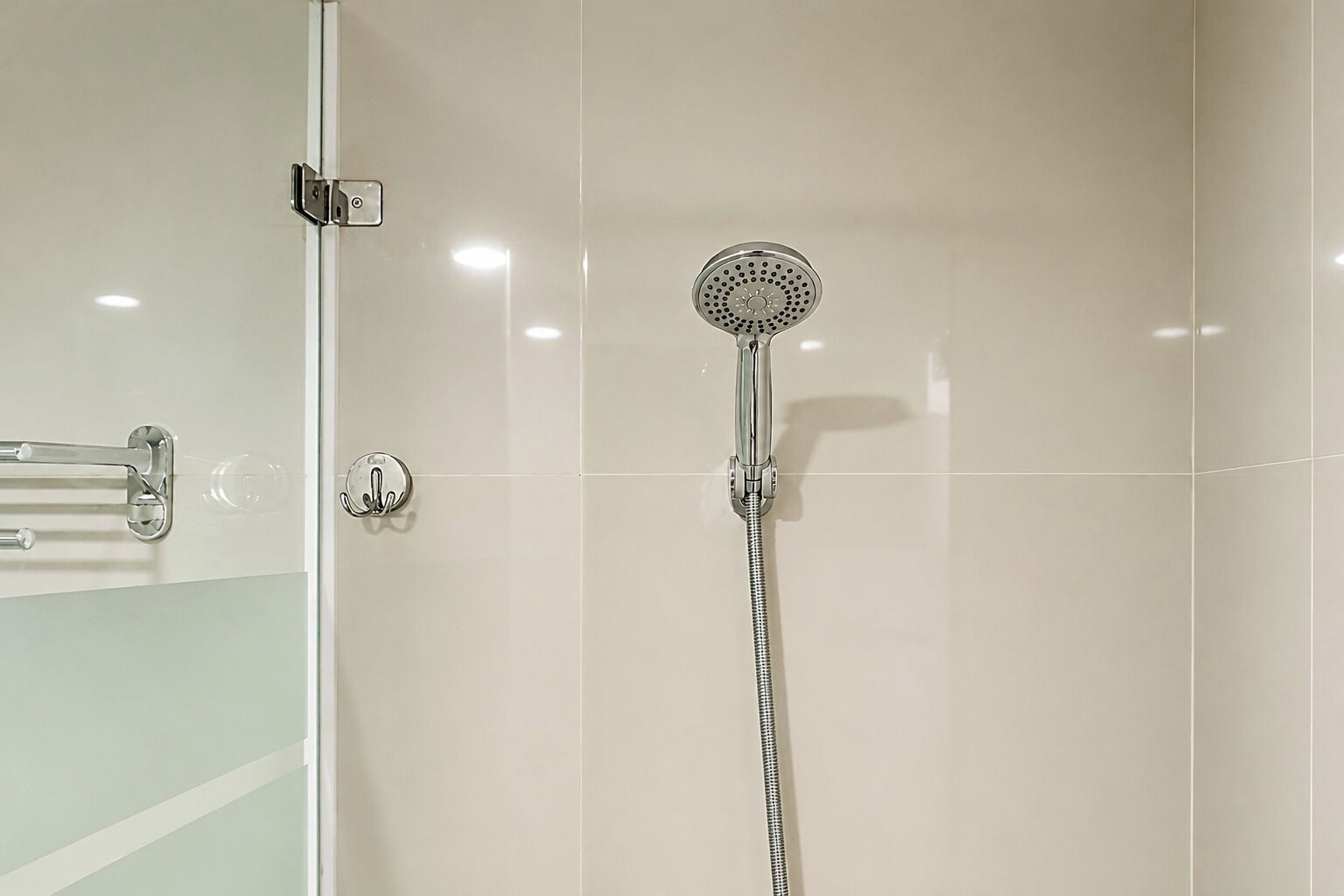 Standard Studio | Bathroom