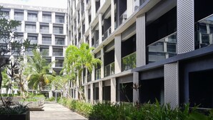 A modern multi-story building with a series of balconies and large windows. - Functional Nice Studio Room At Apartment Tamansari Skylounge Balikpapan (Balikpapan)