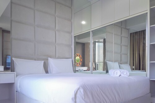 Warm Living In Studio Room At Apartment Tamansari Skylounge Balikpapan