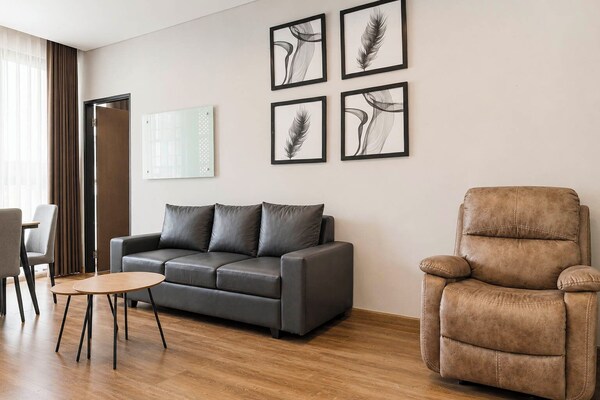 Modern Cozy 1br Combined Unit At Apartment Tamansari Skylounge Balikpapan - Balikpapan