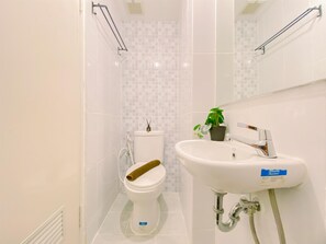 Standard Studio | Bathroom - Good Place And Homey Studio At Tokyo Riverside Pik 2 Apartment (Jakarta)