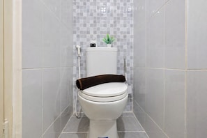 Standard Studio | Bathroom - Studio Calming Areum Residence At Tokyo Riverside (Jakarta)