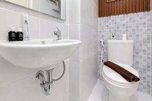 Standard Studio | Bathroom - Warm And Homey Studio At Apartment Tokyo Riverside Pik 2 (Jakarta)