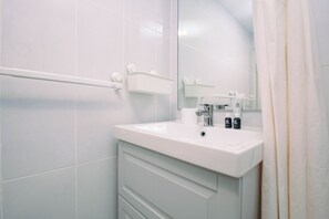 Standard-Apartment | Badezimmer
