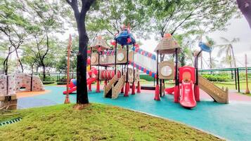 Área de juegos infantiles al aire libre