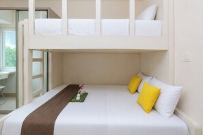 Standard Studio - Homey And Neat Studio Room At Apartment Springlake Summarecon Bekasi (Bekasi)