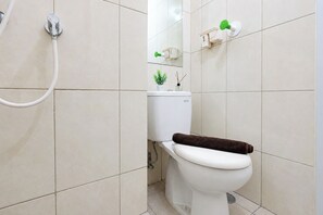 Standard Studio | Bathroom - Homey And Neat Studio Room At Apartment Springlake Summarecon Bekasi (Bekasi)