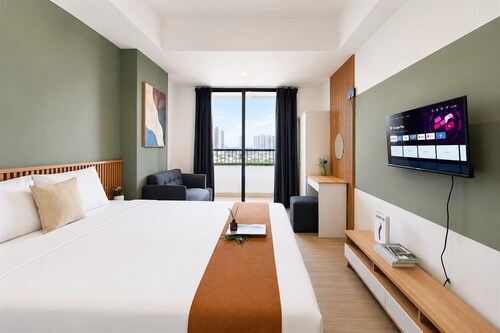 Urban Sleek Studio At Apartment Collins Boulevard