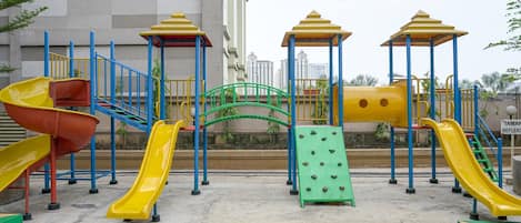 室外兒童遊樂區