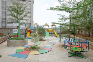 Tempat bermain anak - outdoor