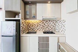 Private kitchen - Airy Studio At Casa De Parco Apartment (Tangerang)