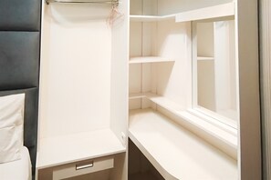 Unclassified image, 5 of 28, button - Chic And Homey 2Br At Apartment Vida View Makassar (Makassar)