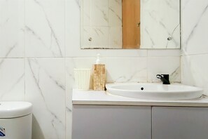 Standard-Apartment | Badezimmer