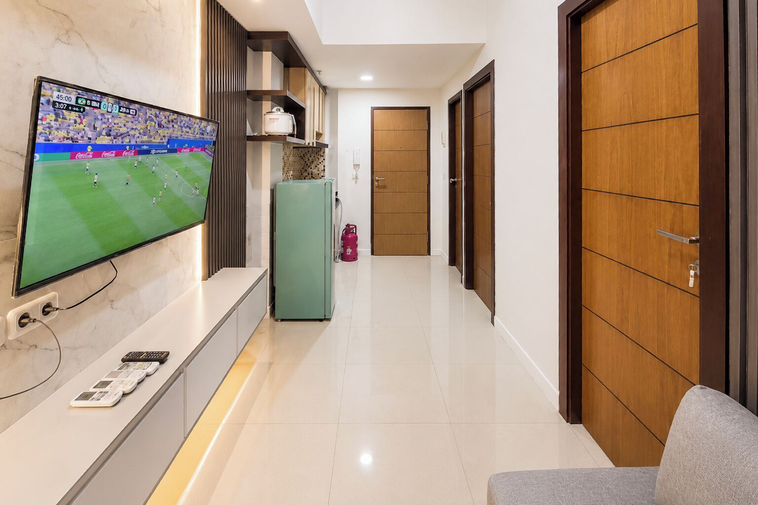 Standard Apartment | Television