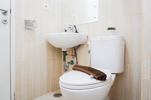 Standard Studio | Bathroom - Comfortable Living Studio At Apartment Sentul Tower (Bogor)