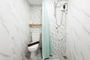 Standard-Apartment | Badezimmer