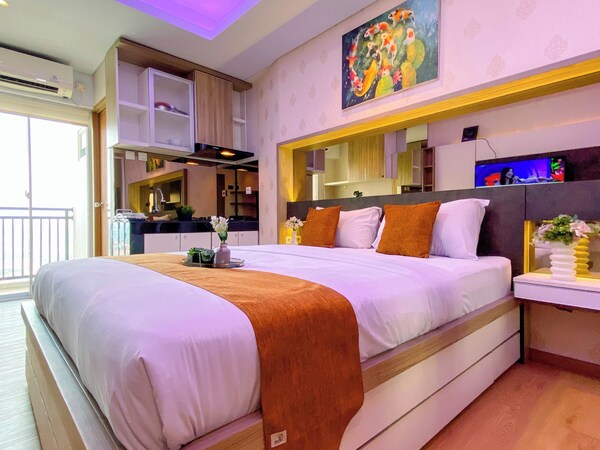 Calming Restful Studio Room At Apartment Cinere Resort - Jakarta