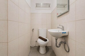 Standard Studio | Bathroom - Restful Snug Studio Room At Apartment Suncity Residence (Sidoarjo)