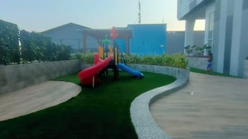 Área de juegos infantiles al aire libre