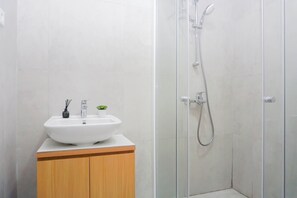 Standard-Apartment | Badezimmer