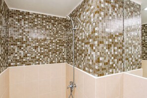 Standard-Apartment | Badezimmer