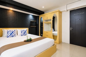 Standard Studio - Good Warm Studio Room At Apartment Kebagusan City (Jakarta)