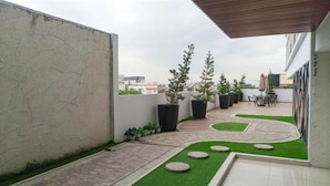 Exterior - Warm Stay In Studio Room At Apartment De Prima (Medan)