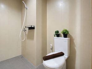 Standard Studio | Bathroom - Warm And Comfy Studio At Apartment Lrt City Jatibening (Bekasi)