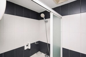 Standard-Apartment | Badezimmer