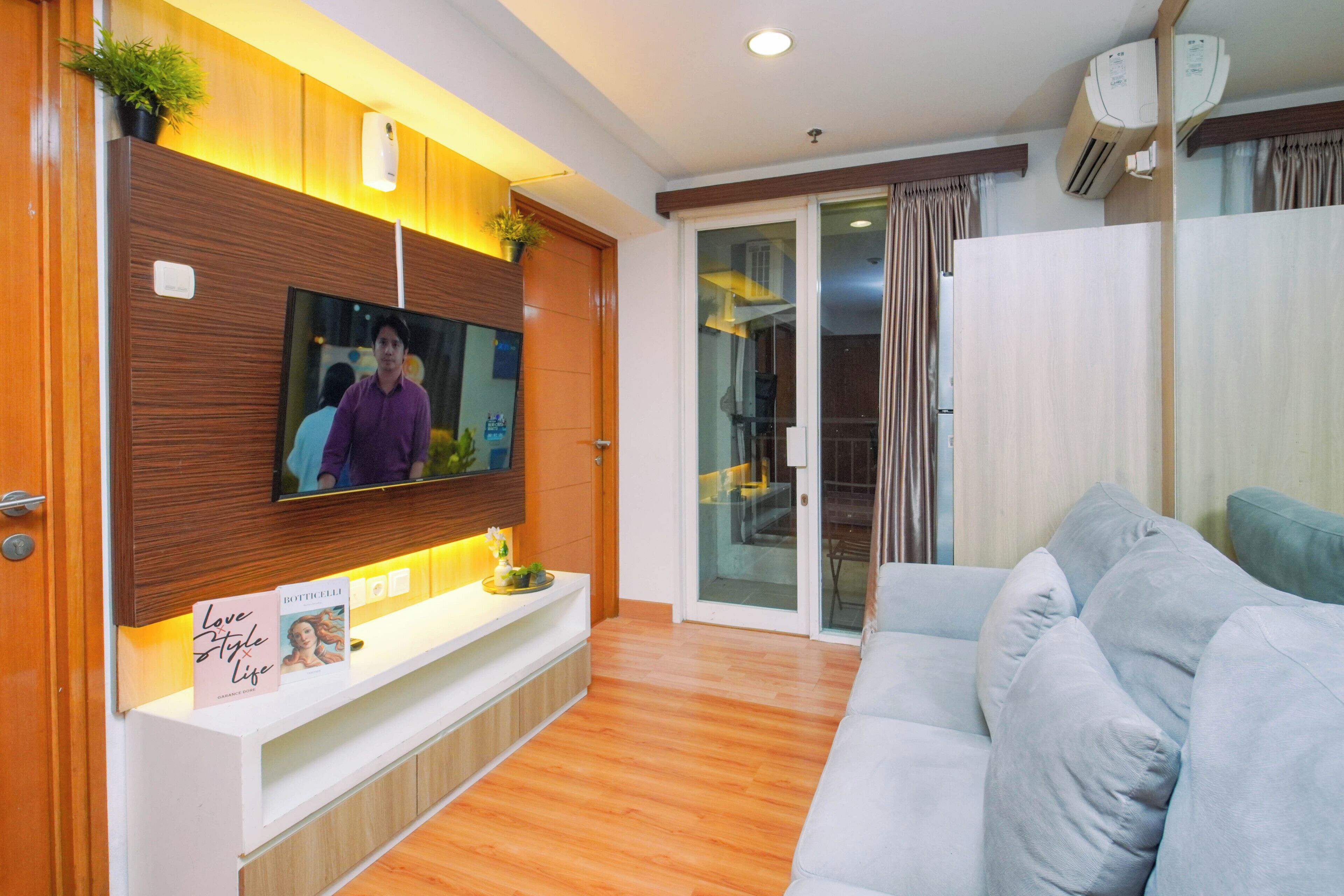 Standard Apartment | Living room