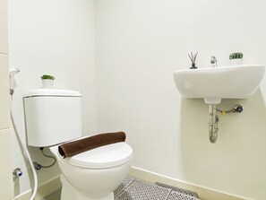 Standard Studio | Bathroom - Bright And Cozy Studio Room At Apartment Meikarta District 2 (Cikarang)