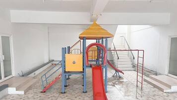 Innen-Kinderspielplatz