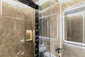 Standard-Apartment | Badezimmer
