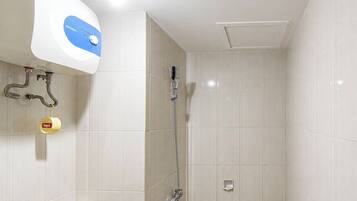 Standard Apartment | Bathroom