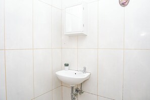 Standard-Apartment | Badezimmer