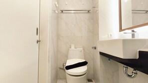 Standard Studio | Bathroom - Modern Look Studio At Apartment The Vertu (Surabaya)