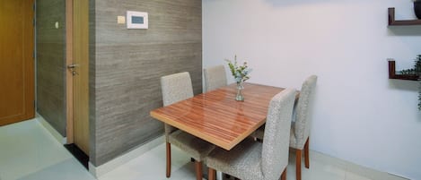 Standard Apartment | Dining room
