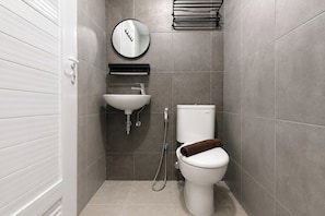 Standard Studio | Bathroom - Best Choice Studio Apartment At Westown View Surabaya (Surabaya)