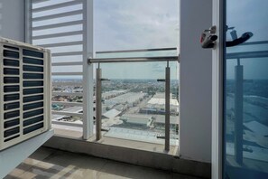 Standard Studio | Balcony - Nice Look Studio Apartment At Princeton Boutique Living (Medan)