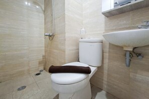 Standard Studio | Bathroom - Bright Comfortable Studio Room At Apartment Springwood Residence Tangerang (Tangerang)