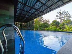 Kolam renang outdoor