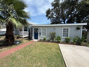 Exterior - Wonderful 2-bedroom house with AC in charming Galveston (Galveston)